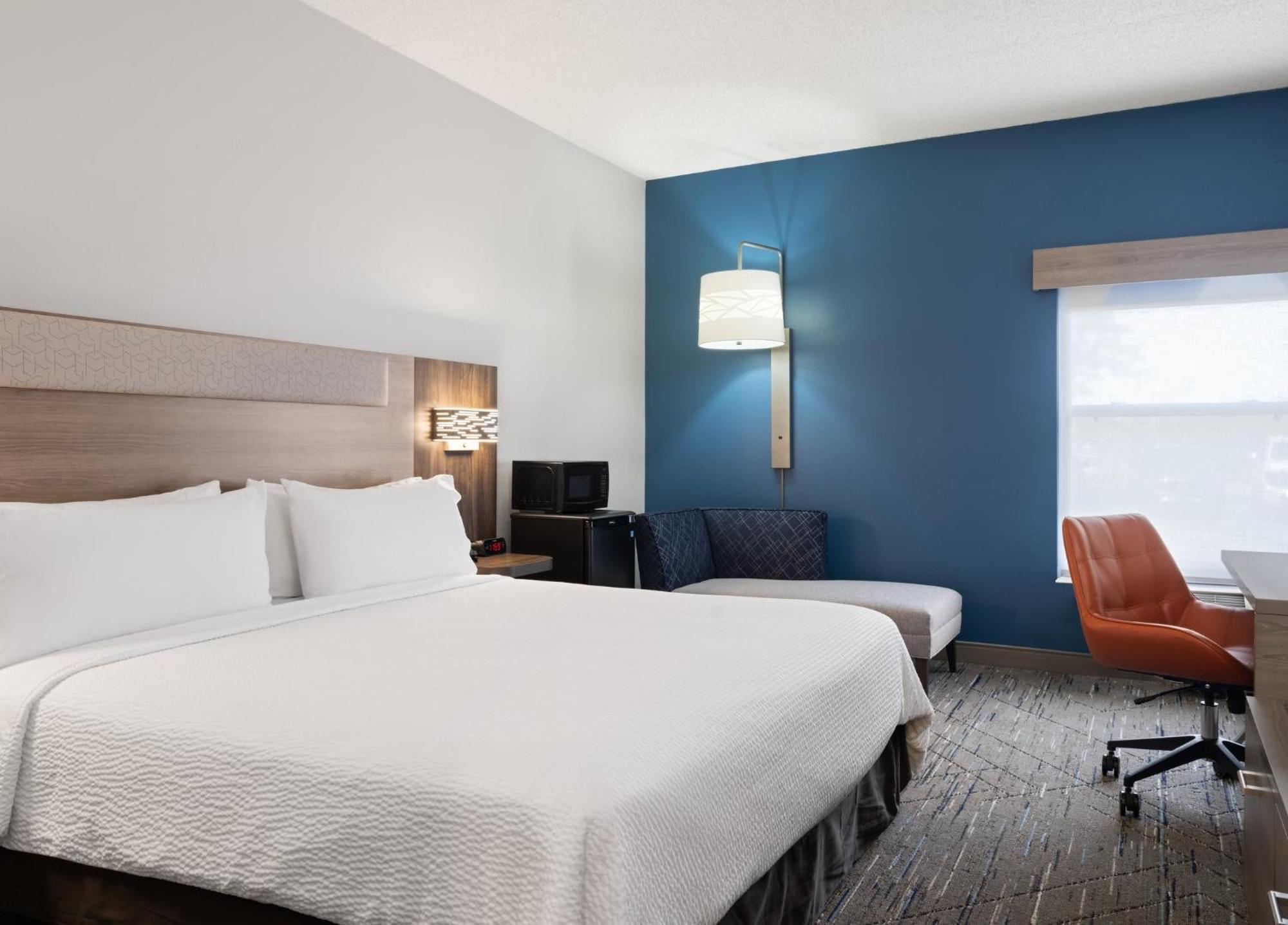 Holiday Inn Express Indianapolis Airport By Ihg Plainfield Exterior foto