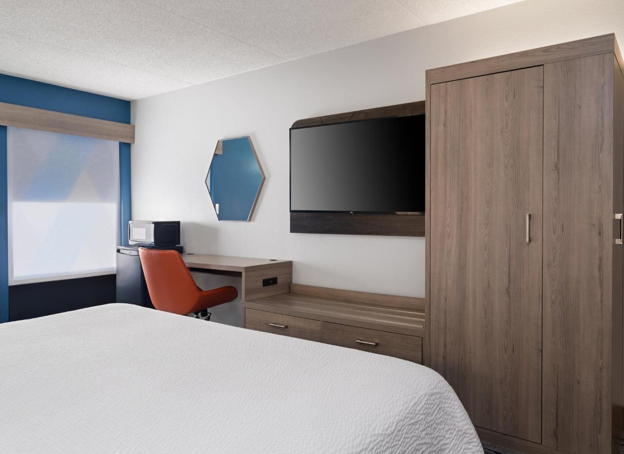 Holiday Inn Express Indianapolis Airport By Ihg Plainfield Exterior foto