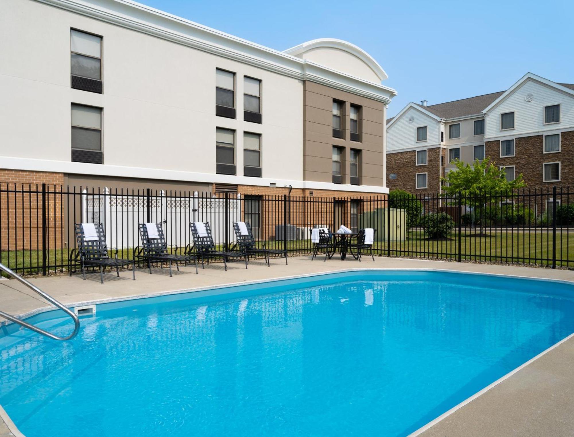 Holiday Inn Express Indianapolis Airport By Ihg Plainfield Exterior foto